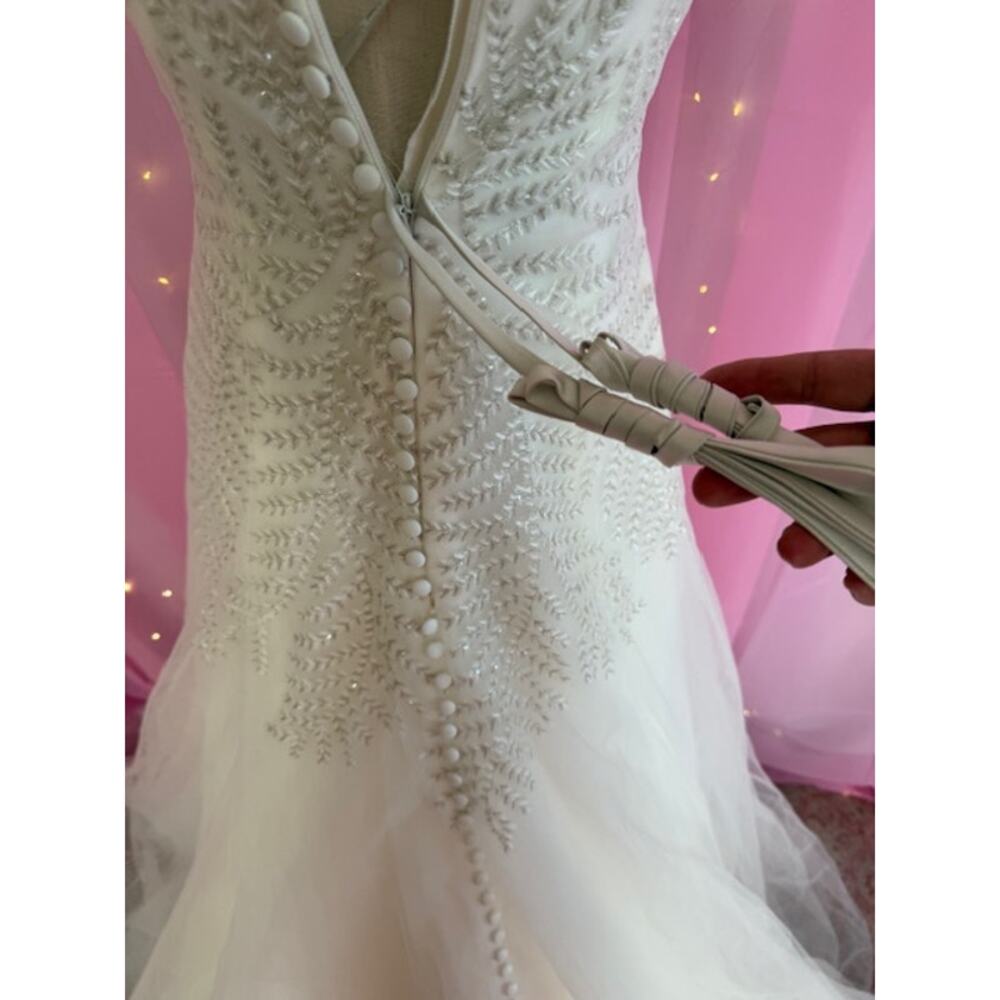 BRAND NEW WEDDING DRESS BY VERA WANG SIZE 2 NWT - Picture 6 of 13